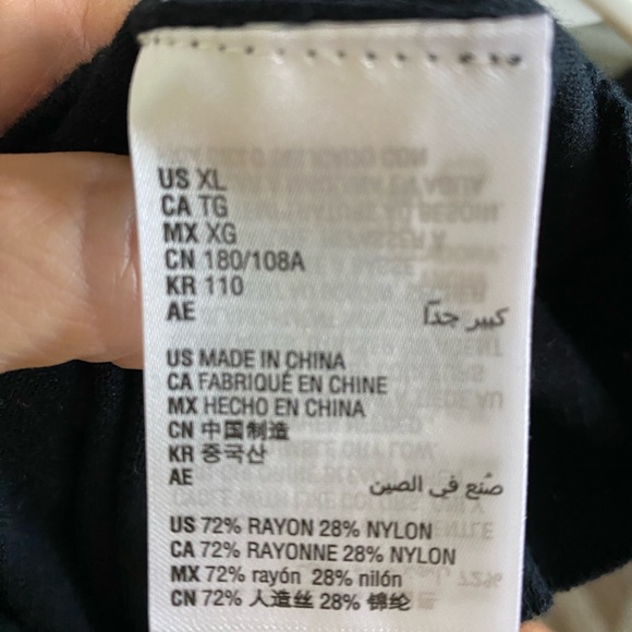 Maison Jules Black Short Sleeved Sweater
Pretty Pre-Owned Cond.
Size: XL - Picture 4 of 5